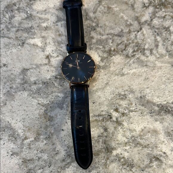 ✨ Daniel Wellington Watch - Black Leather Strap - Needs Battery - Gently Used - Picture 1 of 6